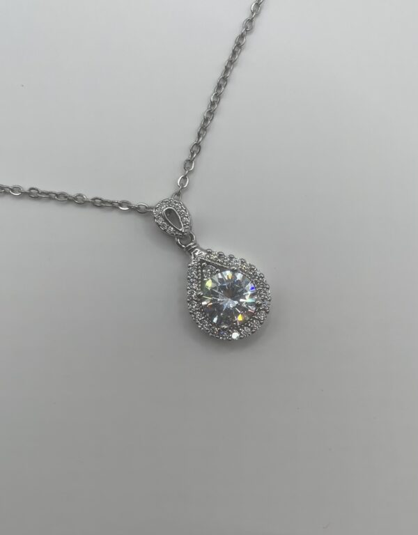 droplet | 2克拉莫桑石項鍊