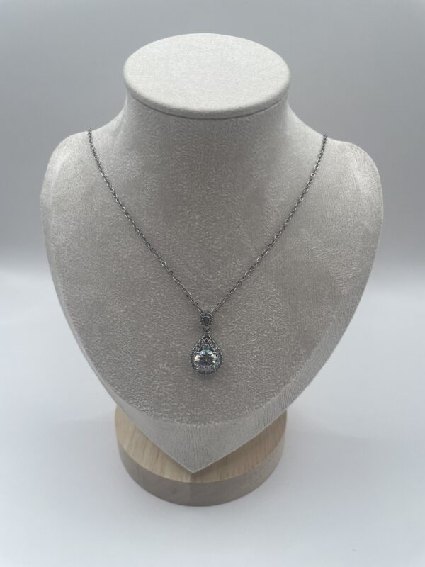 droplet | 2克拉莫桑石項鍊