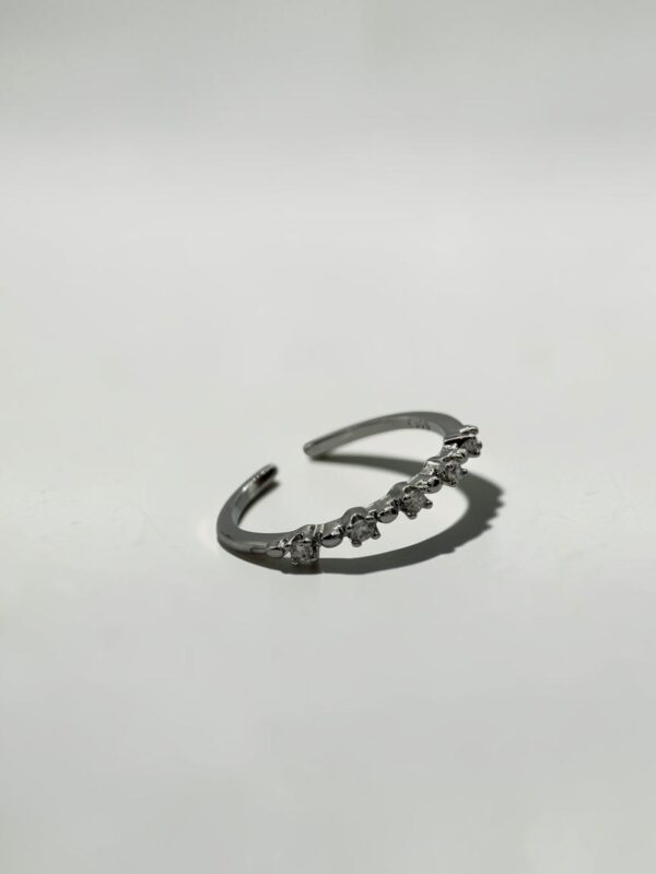 Royal Crown Crystal Open Ring | 璀璨皇冠晶石開口戒的精緻鑲鑽與金屬質感 - Ostialia 奧斯提亞