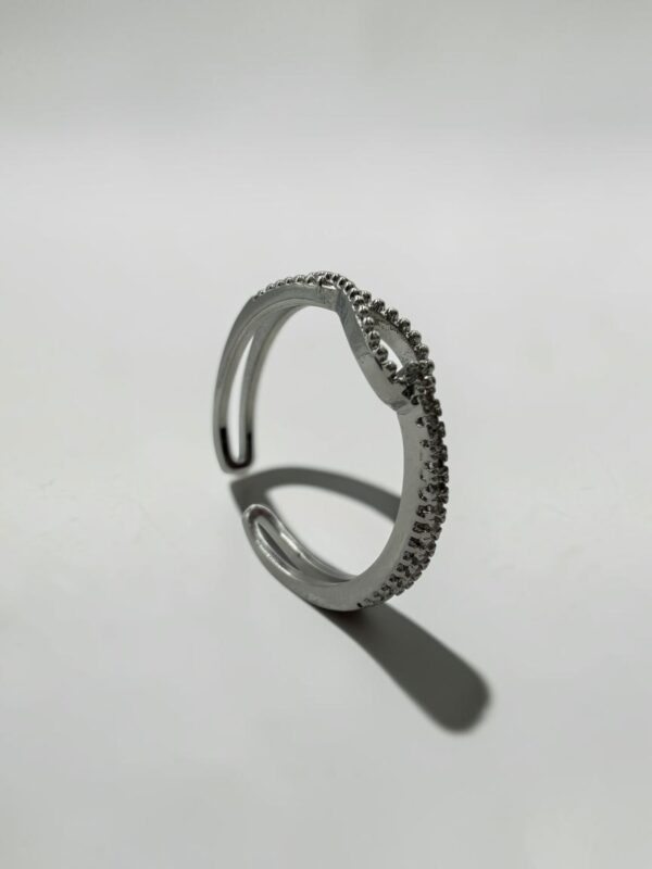 Stellar Double Pavé Open Ring | 繁星雙層開口戒的雙層交錯結構與鑲鑽特寫 - Ostialia 奧斯提亞