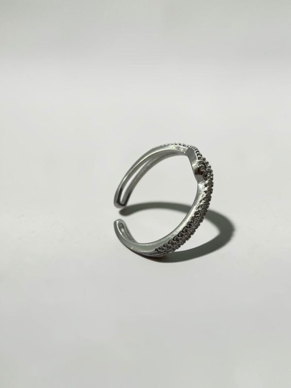 Stellar Double Pavé Open Ring | 繁星雙層開口戒的鏤空雙軌與晶鑽特寫 - Ostialia 奧斯提亞
