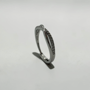 Dual Flow Shimmer Ring (Silver) |白銀雙生流光戒指的雙軌流線與金屬質感主圖特寫 - Ostialia 奧斯提亞