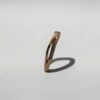 Dual Flow Shimmer Ring (Rose Gold) | 玫瑰金雙生流光戒指的垂直左側面與流線弧度細節 - Ostialia 奧斯提亞