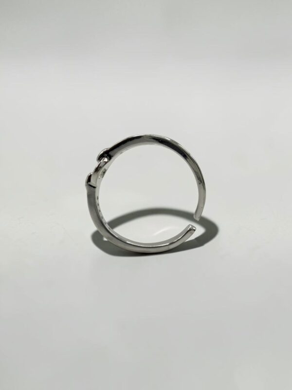 Radiant Horseshoe Open Ring | 璀璨晶鑽馬銜戒的圓弧輪廓與開口結構 - Ostialia 奧斯提亞