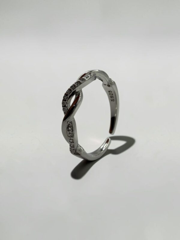 Intertwined Twist Crystal Open Ring | 雙生麻花排晶開口戒的弧度與開口結構 - Ostialia 奧斯提亞