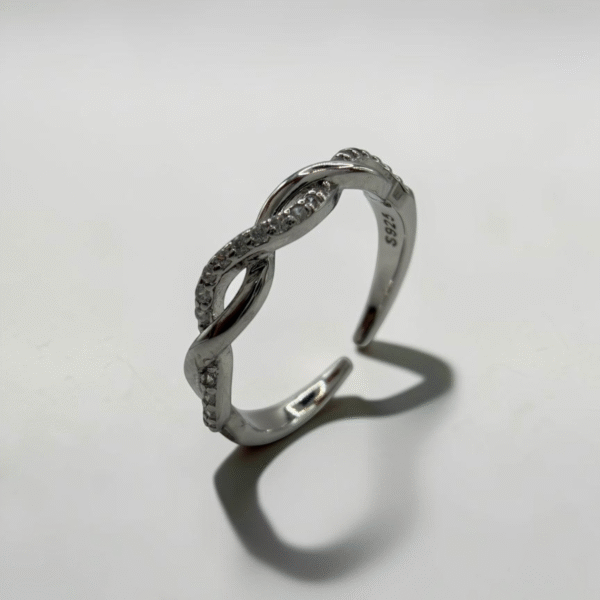 Intertwined Twist Crystal Open Ring | 雙生麻花排晶開口戒的商品主圖與麻花鑲鑽細節 - Ostialia 奧斯提亞