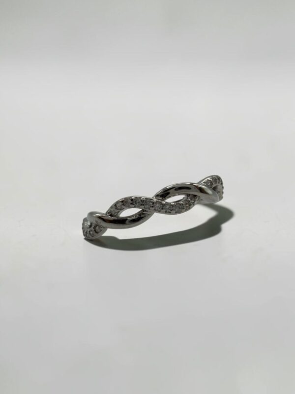 Intertwined Twist Crystal Open Ring | 雙生麻花排晶開口戒的雙股交織排晶特寫 - Ostialia 奧斯提亞