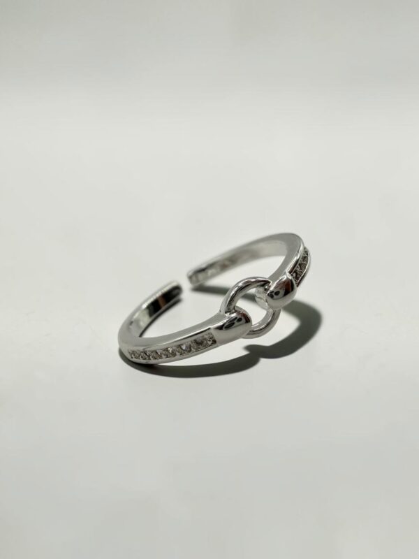 Radiant Horseshoe Open Ring | 璀璨晶鑽馬銜戒的排鑽光澤與開口戒環 - Ostialia 奧斯提亞