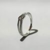 Destined Knot Silver Ring |命運交織綁結白銀戒的垂直左側面與流線弧度細節 - Ostialia 奧斯提亞