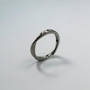Mirage Fluid Silver Band | 幻影流線白銀戒的商品主圖與流線波浪設計 - Ostialia 奧斯提亞